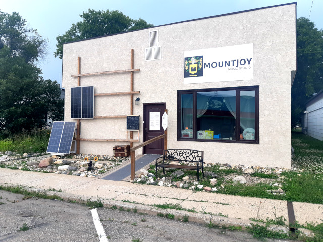 Front yard of Mountjoy Music Studio.